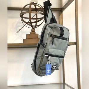 NWT Adidas Sling Crossbody bag. All offers considered. 🙌🏽